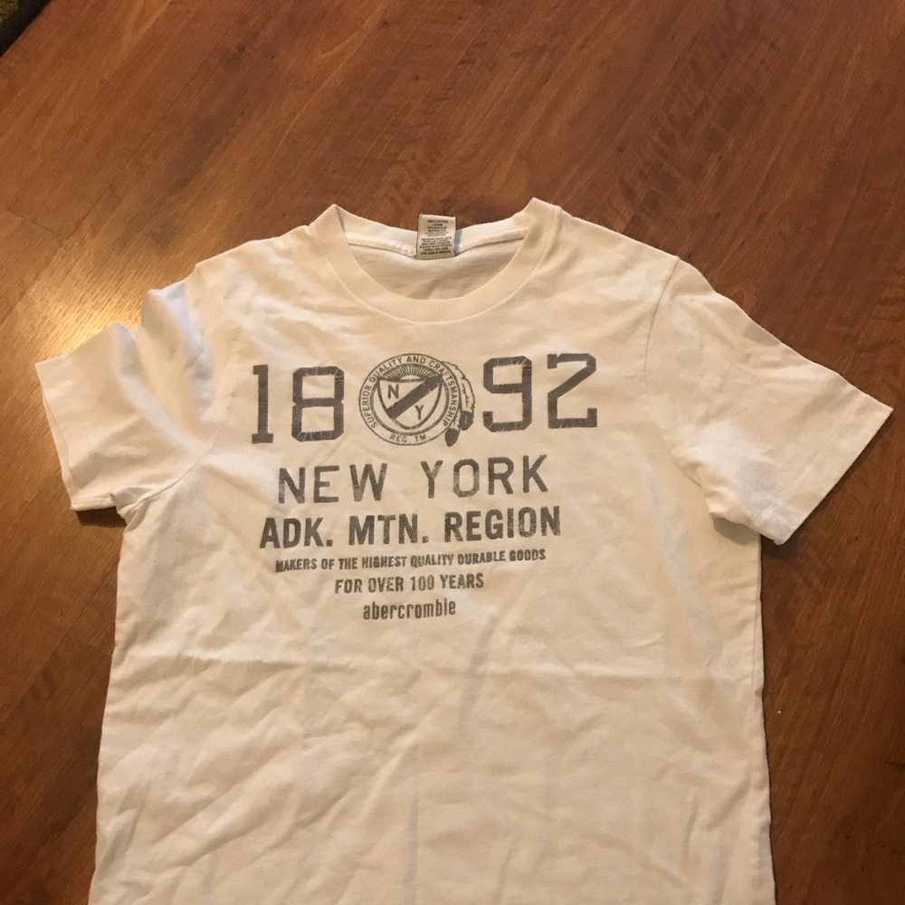 Ambercrombie t shirt boys size XL boys